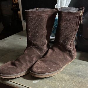 UGG Lo Pro Short‎ Perforated boots in brown suede leather. Women’s 11